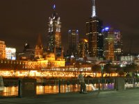 3023  Una veduta di Melbourne di notte.