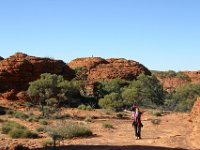 0022  Qui sono state girate le scene finali di "Priscilla, la regina del deserto". Angela ripete la scena.