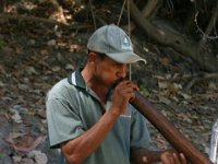 2138  Una performance della guida aborigena col digiridu.